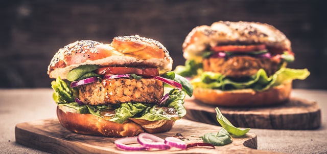 adobestock FOOD FEED: ההמבורגר הצמחוני שהפתיע אותנו. adobestock