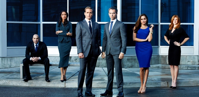 © 2012 Universal Television. All הבינג' השבועי: "Suits" היא דרמה שנונה ומצחיקה. © 2012 Universal Television. All