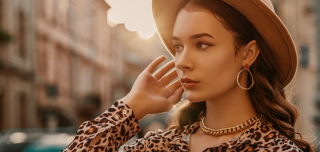 AdobeStock אזעקת טרנד: סגנון התכשיטים שמטריף את כולן . AdobeStock