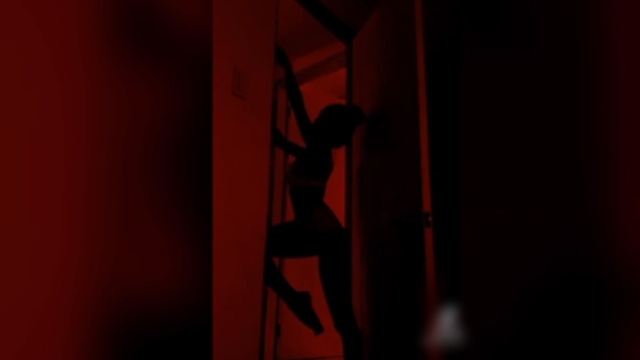 אתגר חושפני בטיקטוק - אתגר הצלליות צילום מטיקטוק