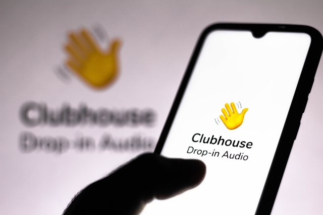 Clubhouse: האפליקציה שכולם מדברים עליה, אבל לא כולם יכולים להצטרף adobestock