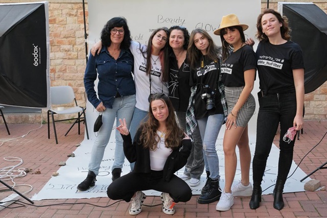 יו גו גירל: ראיון עם עמנואל דולברג יוזמת הקמפיין ״אני_בליפילטר״ צילום פרטי (ליבי שמואלי, בר עובד, מאיה סקרבין, קסניה מושטקין, רותי ארבל, קים אור אזולאי, עמנואל) יו גו גירל: ראיון עם עמנואל דולברג יוזמת הקמפיין ״אני_בליפילטר״ צילום פרטי (ליבי שמואלי, בר עובד, מאיה סקרבין, קסניה מושטקין, רותי ארבל, קים אור אזולאי, עמנואל)