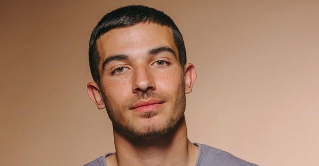 מאי סביר (סטודיו מאיסה) עומר דהן: "לא מתחרט שהתגייסתי לקרבי". מאי סביר (סטודיו מאיסה)