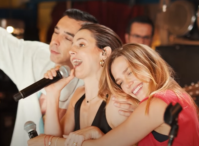 סיכומוזיקלי: זהבה בן מרגשת ועודד פז מארח את אלונה ודנה צילום מסך מהקליפ