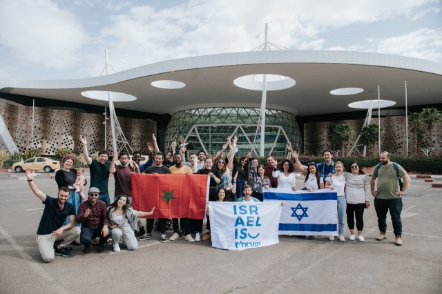 תעשו לנו כבוד: המדריך לבני נוער המטיילים בחו"ל צחי שמש