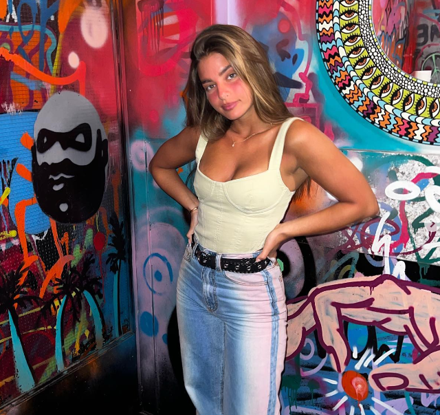 The Story: למי חיכתה נועה קירל? @noakirel_ מתוך אינסטגרם