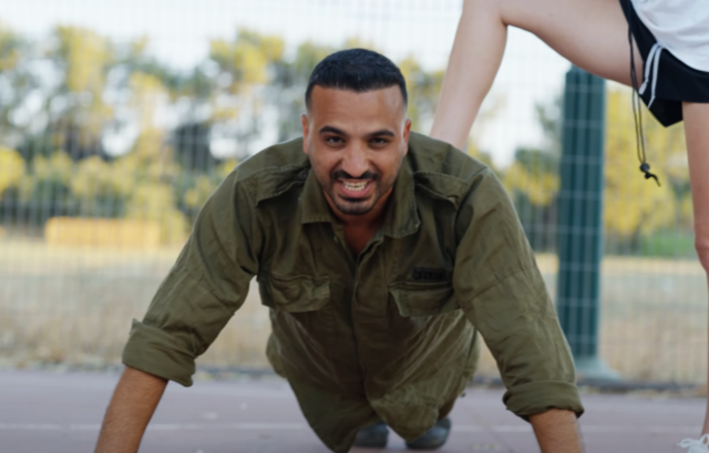 ההמנון למשתחררים מצה"ל: מאור אדרי מארח את רון ביטון צילום מסך מהקליפ