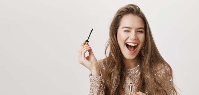 ADOBESTOCK איזה יופי: למראה נוצץ ועיניים מורמות!. ADOBESTOCK