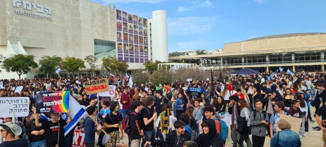מחאת התלמידים: "לא נשתוק כשארצנו משנה את פניה". דוברות מחאת התלמידים