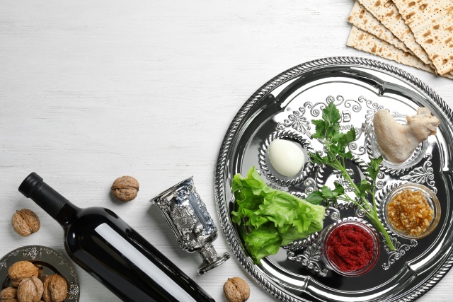 איך אוכלים נכון בפסח ושומרים על תחושת הקלילות? ADOBESTOCK