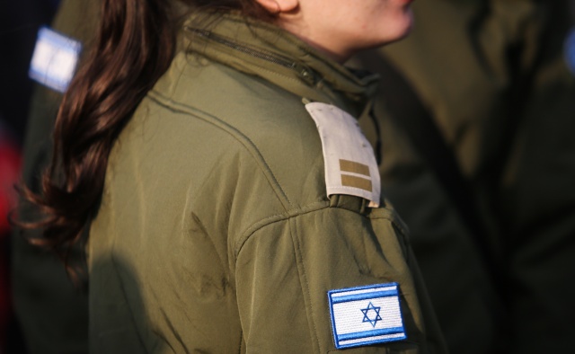 עונת הגיוסים: חיילת, דעי את זכויותייך! ADOBESTOCK